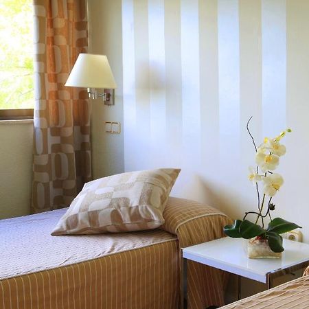 Hotel Escuela Мадрид Екстериор снимка