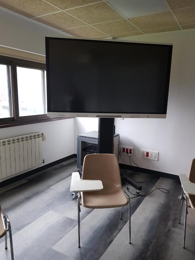 Hotel Escuela Мадрид Екстериор снимка