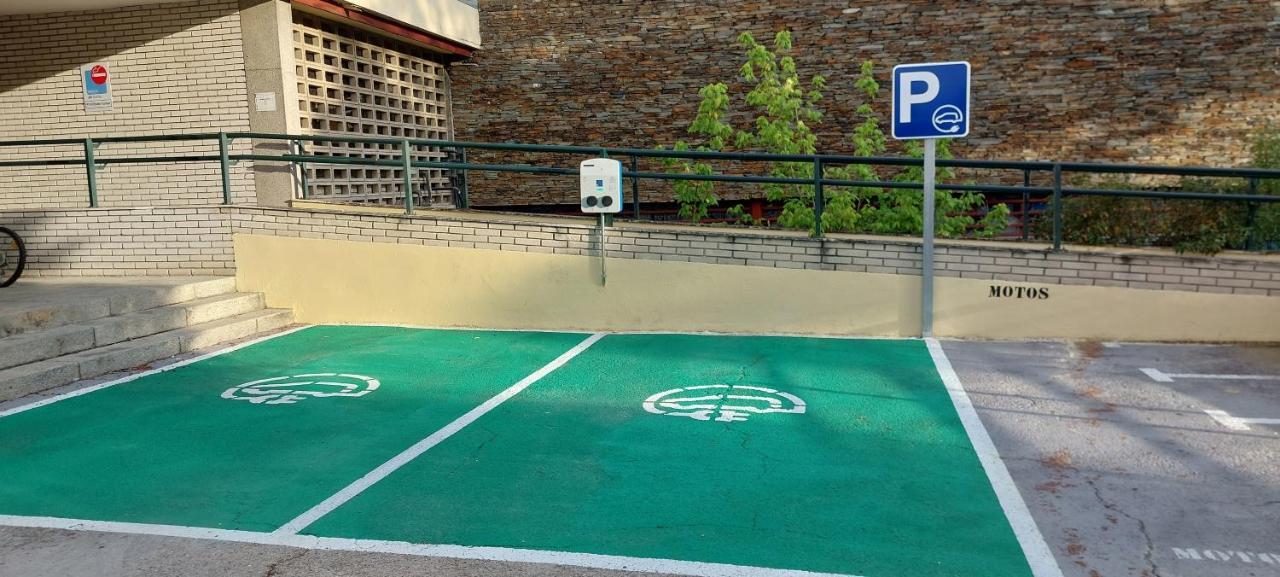 Hotel Escuela Мадрид Екстериор снимка