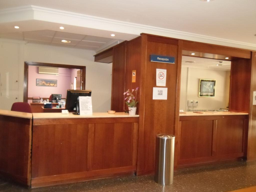 Hotel Escuela Мадрид Екстериор снимка