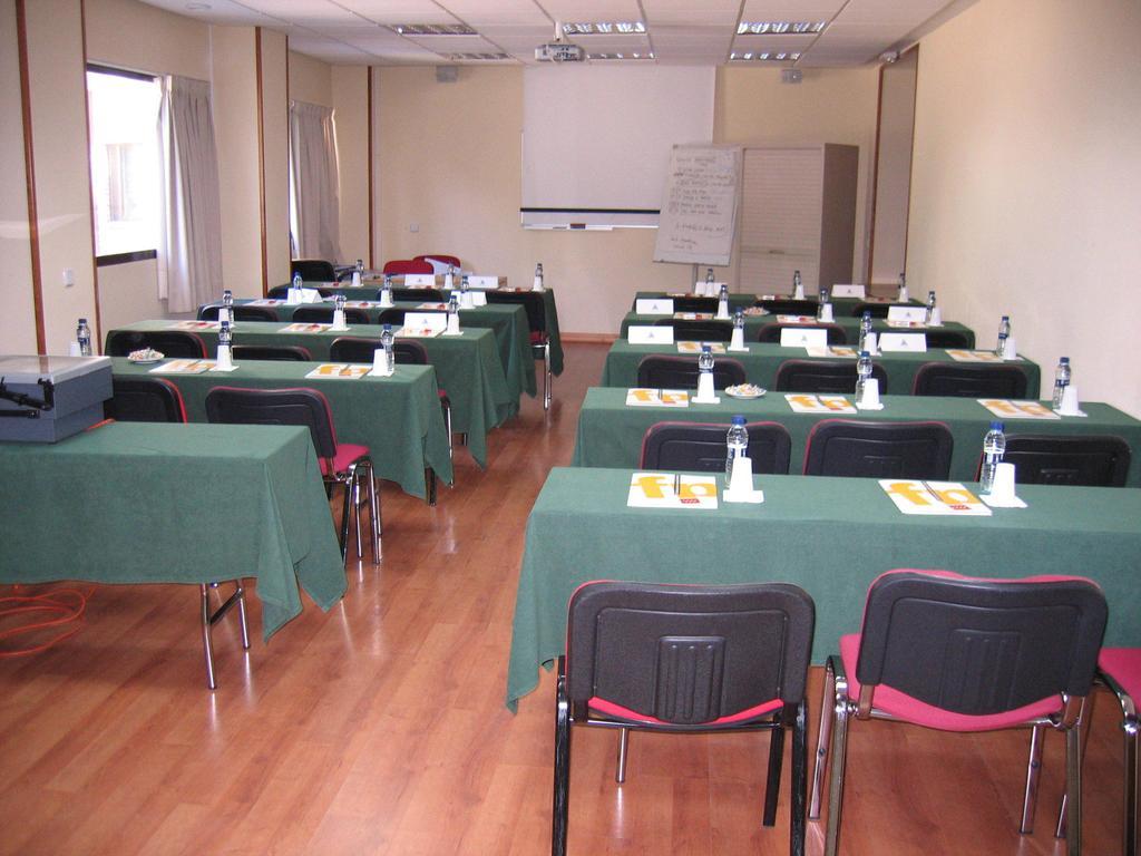 Hotel Escuela Мадрид Екстериор снимка