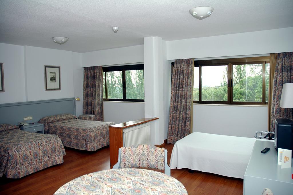 Hotel Escuela Мадрид Стая снимка