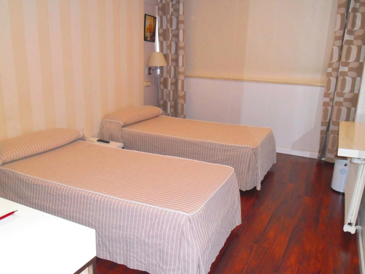 Hotel Escuela Мадрид Екстериор снимка