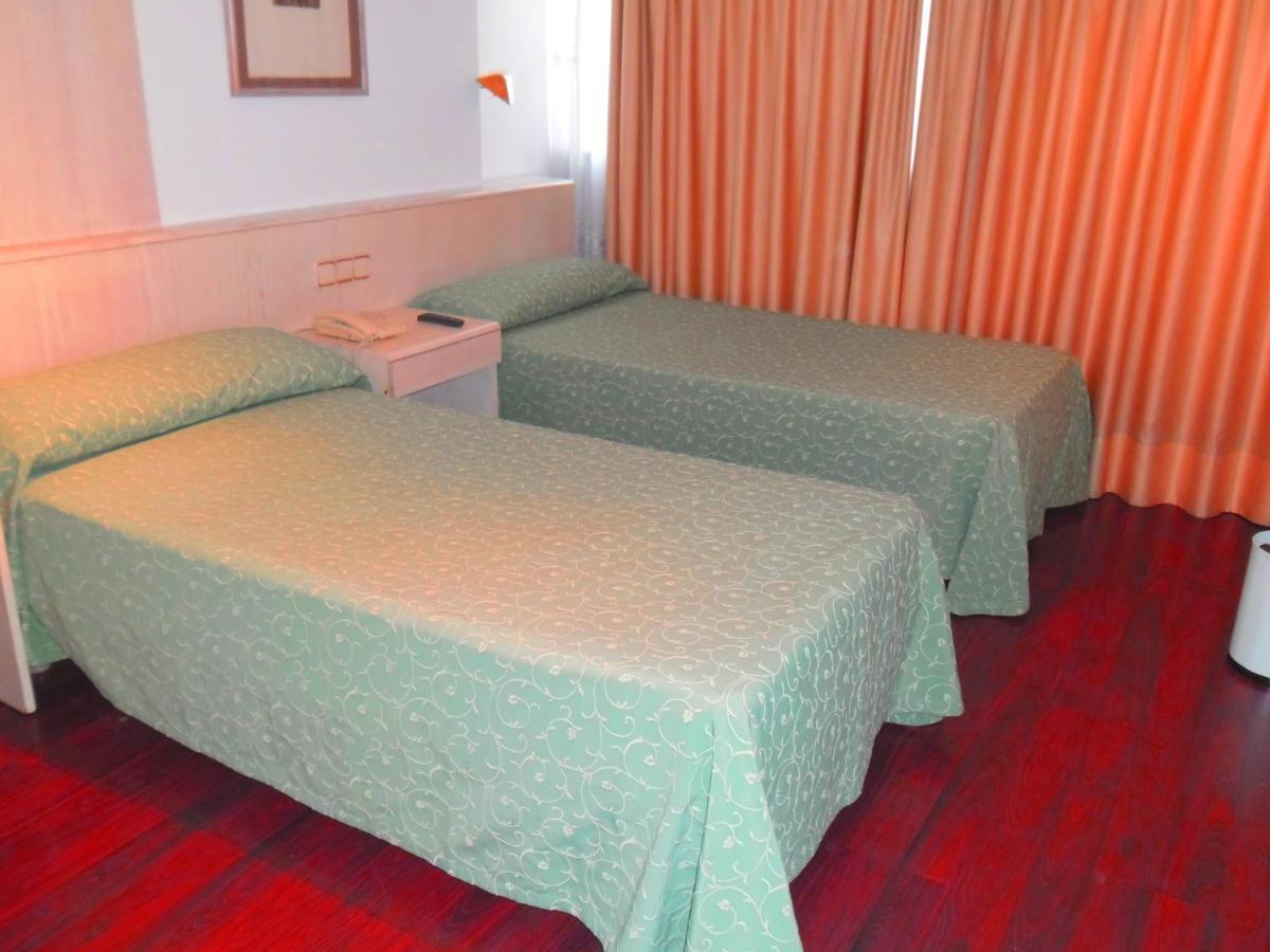 Hotel Escuela Мадрид Екстериор снимка