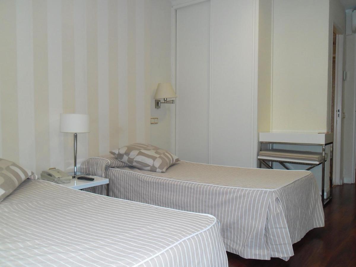 Hotel Escuela Мадрид Екстериор снимка